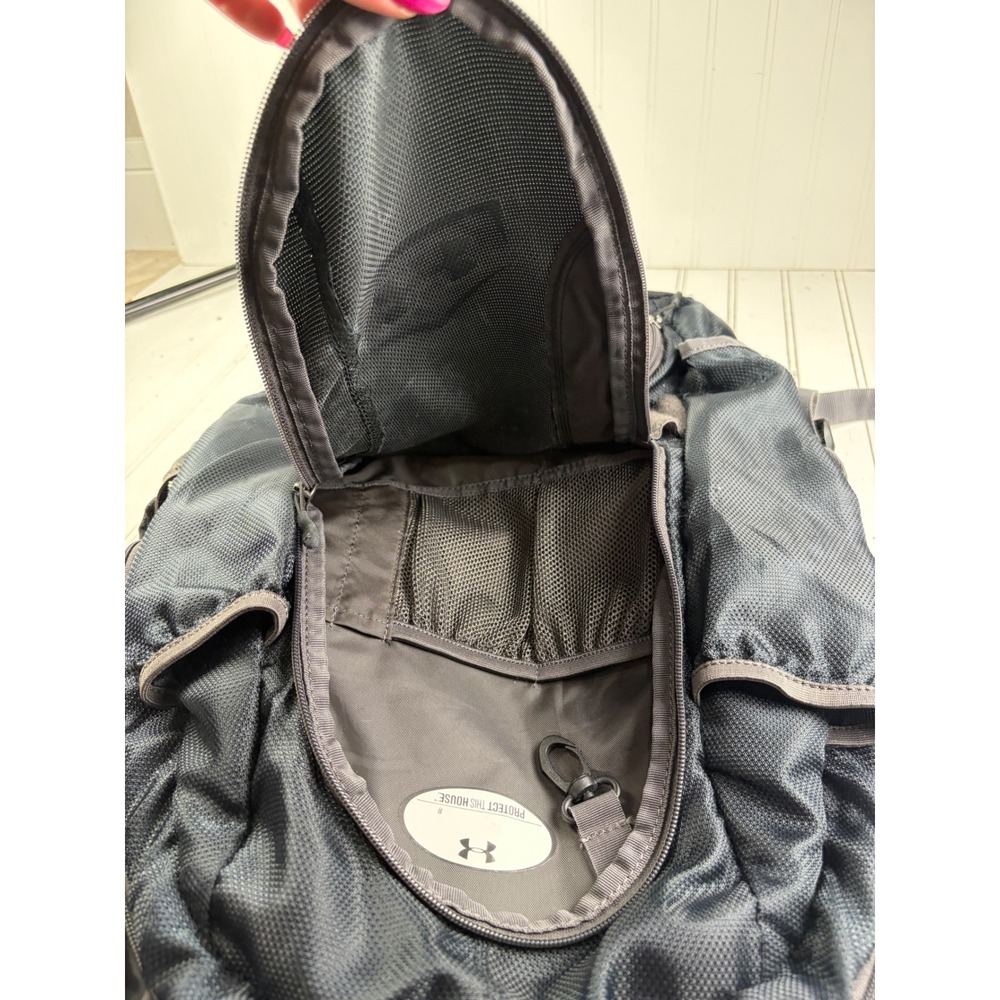 Under Armour Yard 2.0 Gray Black Backpack Unisex - Picture 4 of 10